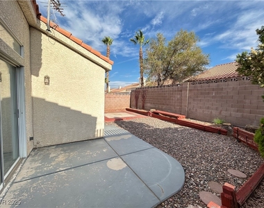 7621 Prairie Corners Drive - Photo Thumbnail 17