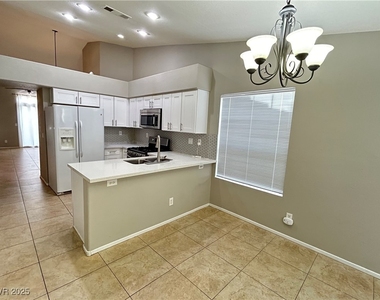 7621 Prairie Corners Drive - Photo Thumbnail 5