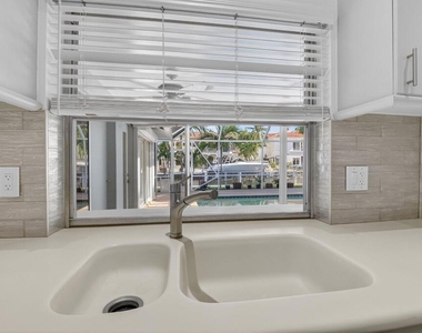 937 Banyan Drive - Photo Thumbnail 9