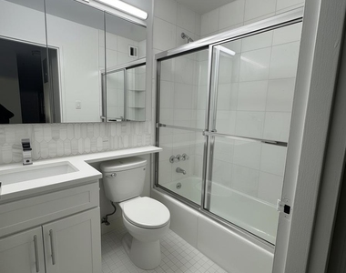 East 71st Street - Photo Thumbnail 3