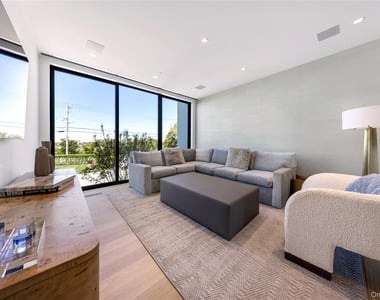 345 Dune Road - Photo Thumbnail 10