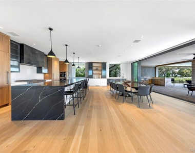 345 Dune Road - Photo Thumbnail 8