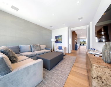 345 Dune Road - Photo Thumbnail 11