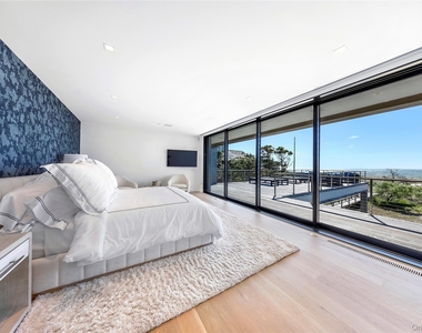 345 Dune Road - Photo Thumbnail 13