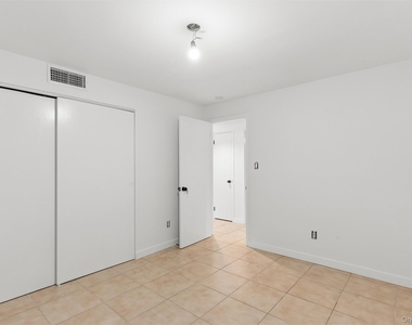 624 Noyack Road - Photo Thumbnail 13