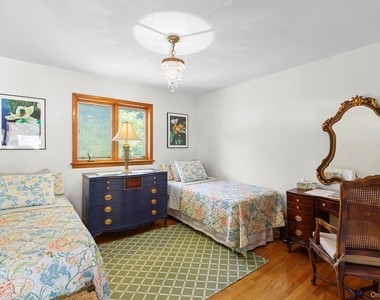624 Noyack Road - Photo Thumbnail 8