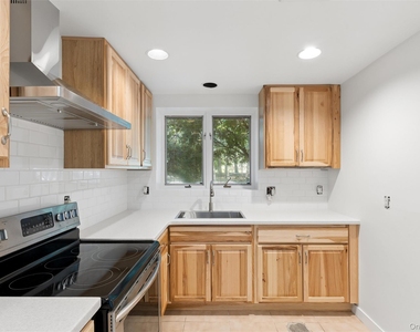 624 Noyack Road - Photo Thumbnail 8