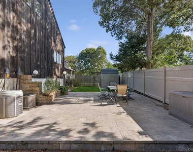 624 Noyack Road - Photo Thumbnail 1