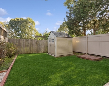 624 Noyack Road - Photo Thumbnail 15