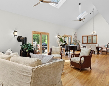 624 Noyack Road - Photo Thumbnail 3