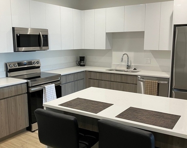 200 Anthony Avenue - Photo Thumbnail 10