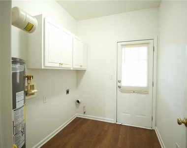 3915 Howell Park Road - Photo Thumbnail 5