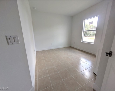 1103 Harold Avenue S - Photo Thumbnail 3