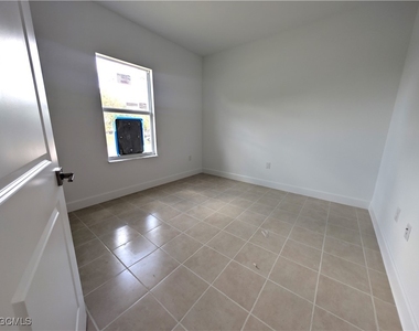 1103 Harold Avenue S - Photo Thumbnail 5