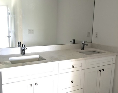 1103 Harold Avenue S - Photo Thumbnail 20