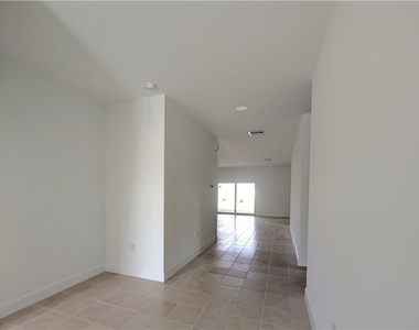 1103 Harold Avenue S - Photo Thumbnail 11