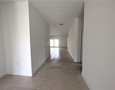 1103 Harold Avenue S - Photo Thumbnail 10