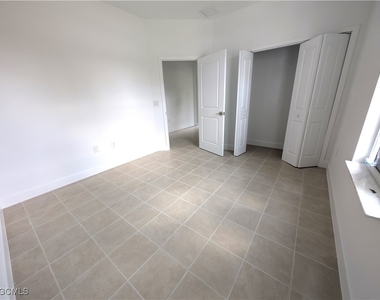 1103 Harold Avenue S - Photo Thumbnail 4
