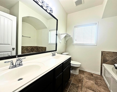 8218 Nagy Hill Street - Photo Thumbnail 11