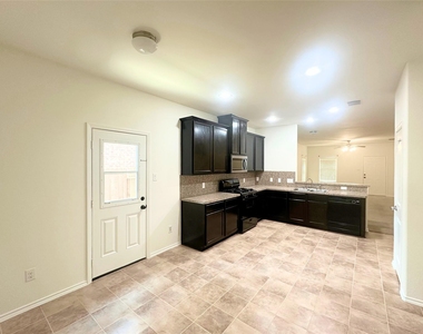 8218 Nagy Hill Street - Photo Thumbnail 6
