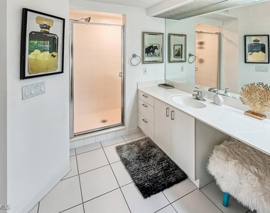 6910 Satinleaf Road N - Photo Thumbnail 11