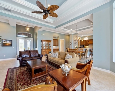 8902 Shenendoah Circle - Photo Thumbnail 7