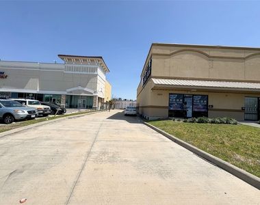 12317 Bellaire Boulevard - Photo Thumbnail 8