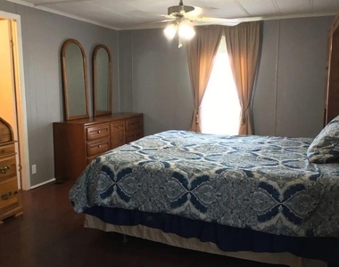 340 Windsor Drive - Photo Thumbnail 7