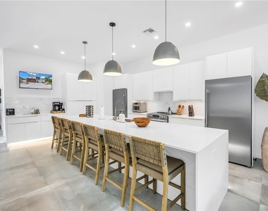 2314 Floyd Street - Photo Thumbnail 10