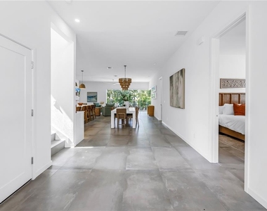 2314 Floyd Street - Photo Thumbnail 3