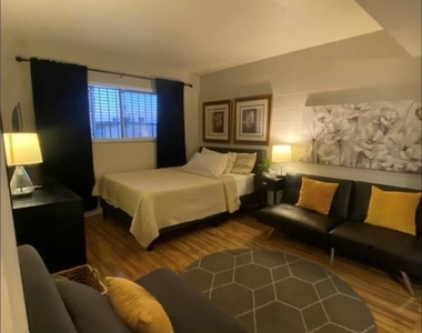 615 S Royal Crest Circle - Photo Thumbnail 1