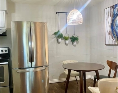 615 S Royal Crest Circle - Photo Thumbnail 7