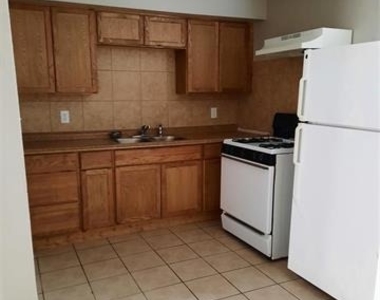 109 Mimosa Street - Photo Thumbnail 2