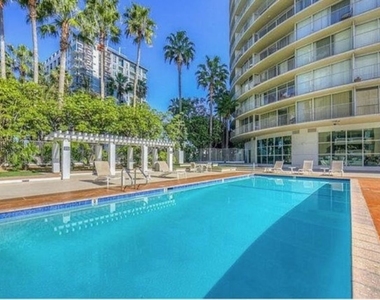 700 E Ocean Boulevard - Photo Thumbnail 5