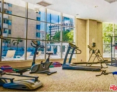 700 E Ocean Boulevard - Photo Thumbnail 4
