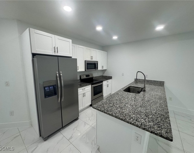 727 Gordon Avenue S - Photo Thumbnail 2