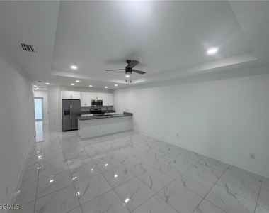 727 Gordon Avenue S - Photo Thumbnail 3