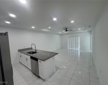 727 Gordon Avenue S - Photo Thumbnail 1