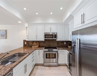 100 N Collier Boulevard - Photo Thumbnail 9