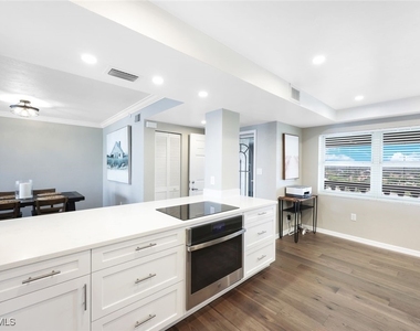 5501 Heron Point Drive - Photo Thumbnail 7