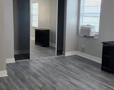 205 W Amelia Avenue - Photo Thumbnail 7