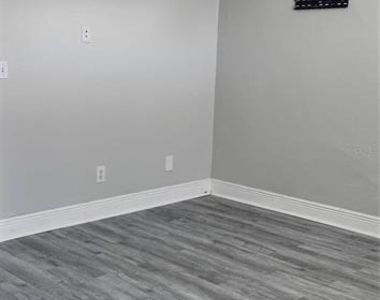 205 W Amelia Avenue - Photo Thumbnail 4