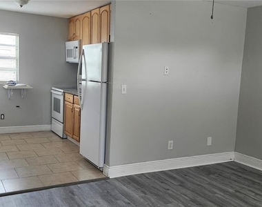 205 W Amelia Avenue - Photo Thumbnail 14