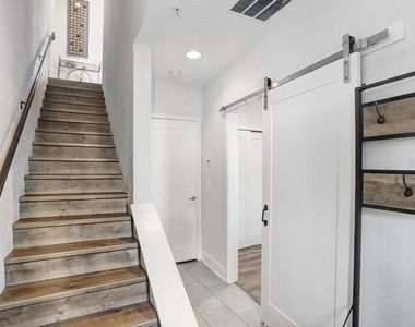 2511 N Grady Avenue - Photo Thumbnail 2