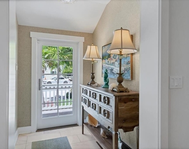 342 Palm Avenue - Photo Thumbnail 9