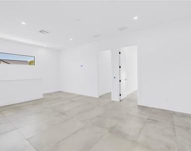 2065 Goldenrod Street - Photo Thumbnail 29