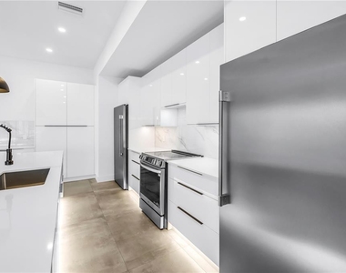 2065 Goldenrod Street - Photo Thumbnail 10