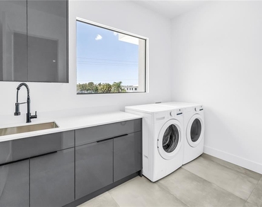 2065 Goldenrod Street - Photo Thumbnail 23