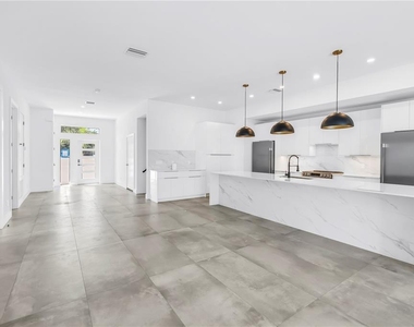 2065 Goldenrod Street - Photo Thumbnail 8