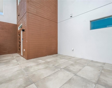 2065 Goldenrod Street - Photo Thumbnail 2